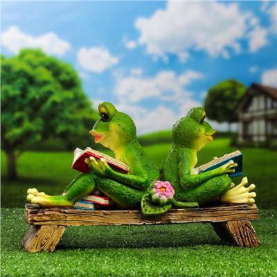 Садовая фигура "Две лягушки с книжками на лавке" 10х33х21см