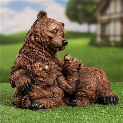 Садовая фигура "Медведица с двумя медвежатами" 25х27х22см