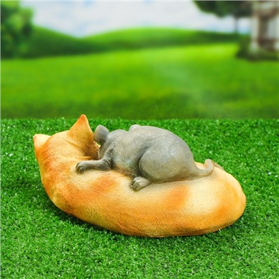 Садовая фигура "Кошка с мышкой спят" 30х18см